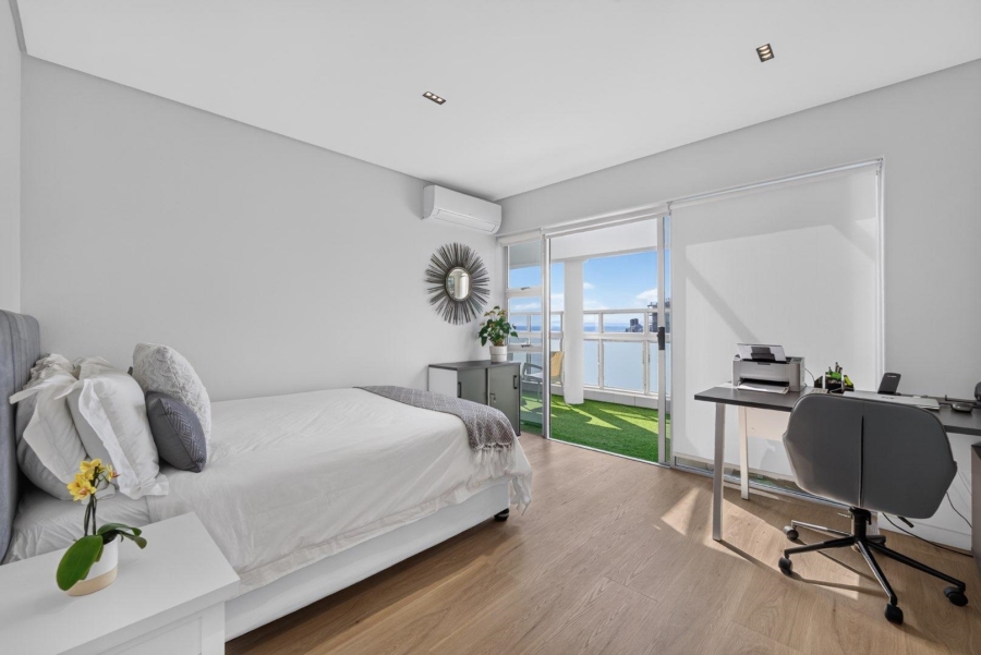 2 Bedroom Property for Sale in Sea Point Western Cape